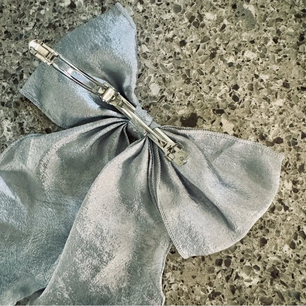 Elegant Silver and Black Hair Bows - EUC 🎀✨